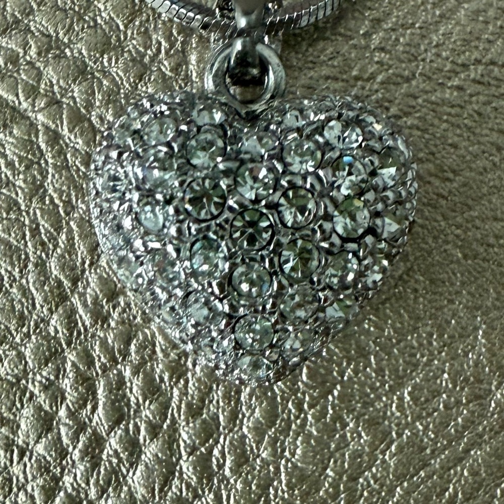 Elegant Silver Heart Pendant Necklace with Cubic Zirconia - Picture 5 of 10